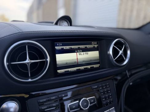 Used 2015 Mercedes-Benz SL 550 image 26