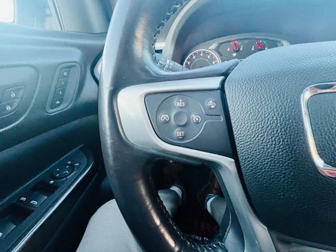 Used 2018 GMC Acadia SLT image 26