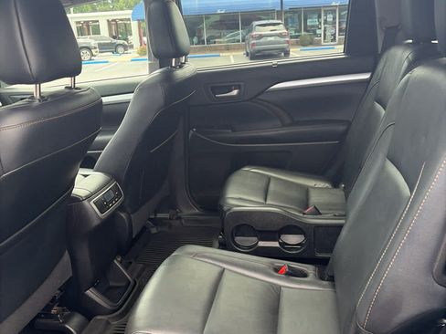 Used 2017 Toyota Highlander XLE AWD/4WD image 15