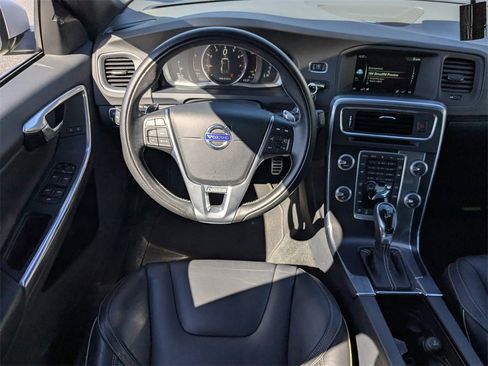 Used 2017 Volvo S60 T6 R-Design Platinum image 18