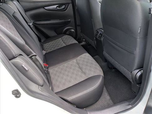 Used 2020 Nissan Rogue Sport SV w/ All-Weather Package FWD image 17