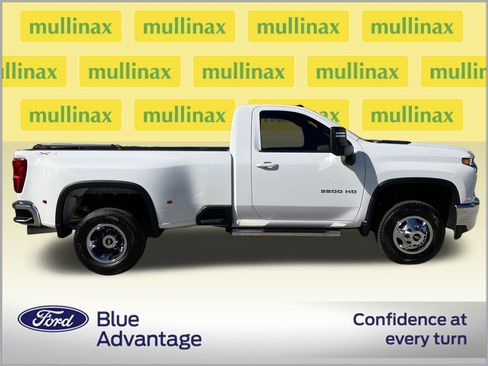 Used 2022 Chevrolet Silverado 3500 LT w/ Convenience Package image 2