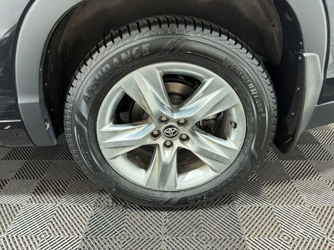 Used 2016 Toyota Highlander Limited w/ Driver Technology Package image 34