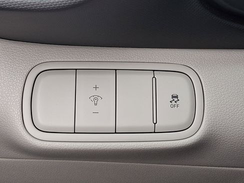 Certified 2025 Hyundai Venue SEL image 29