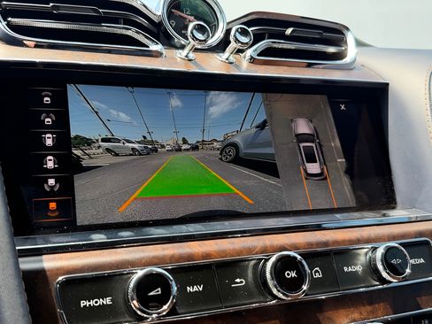 Used 2023 Bentley Bentayga AWD/4WD image 82