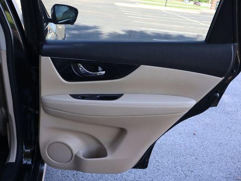 Used 2019 Nissan Rogue SL w/ Premium Package AWD/4WD image 25