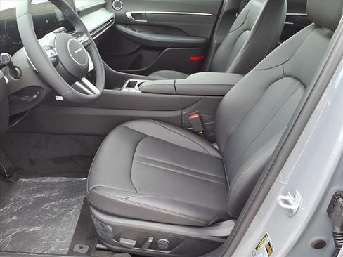 New 2025 Hyundai Sonata Limited image 17