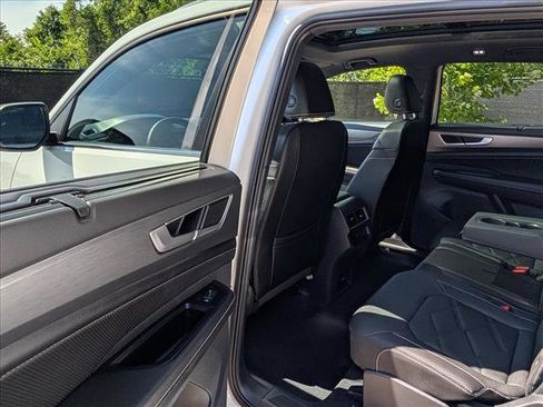 Used 2025 Volkswagen Atlas Cross Sport SE w/ Panoramic Sunroof Package AWD/4WD image 27