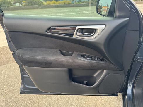 Used 2015 Nissan Pathfinder S FWD image 25