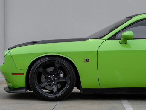 Used 2015 Dodge Challenger R/T Scat Pack w/ Scat Pack Appearance Package image 9