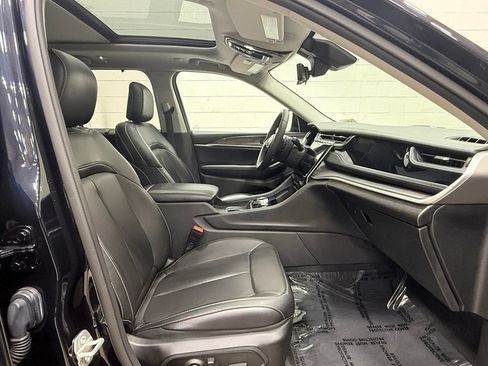 Used 2023 Jeep Grand Cherokee 30th Anniversary AWD/4WD image 34