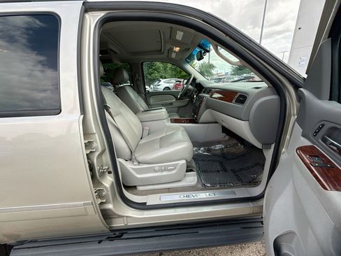 Used 2014 Chevrolet Tahoe LTZ RWD image 31