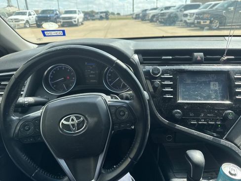 Used 2018 Toyota Camry SE image 11