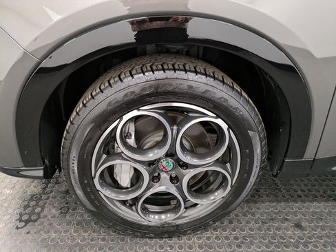 Used 2024 Alfa Romeo Tonale Ti w/ Premium Interior Package image 7