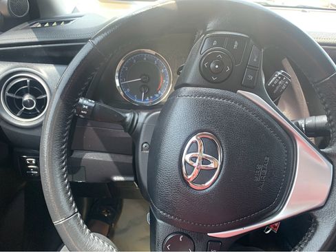 Used 2018 Toyota Corolla L image 19
