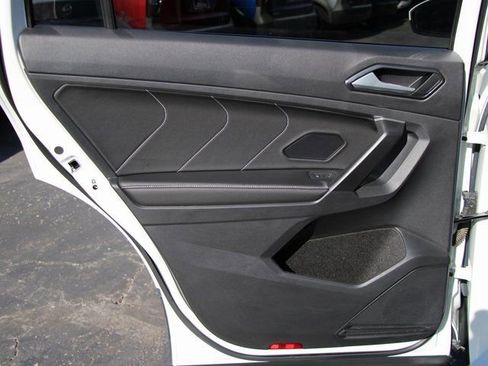 Used 2023 Volkswagen Tiguan SE image 22