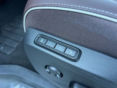 New 2025 Volkswagen ID. Buzz Pro S RWD image 24