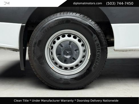 Used 2024 Mercedes-Benz Sprinter 2500 image 35