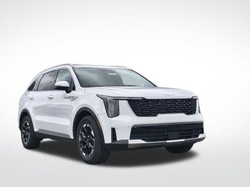 Certified 2024 Kia Sorento S image 1