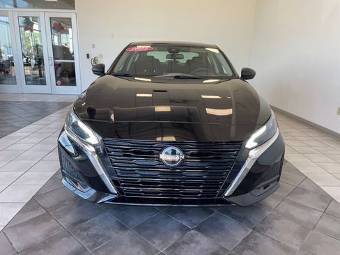 Used 2024 Nissan Altima 2.5 SV FWD image 3