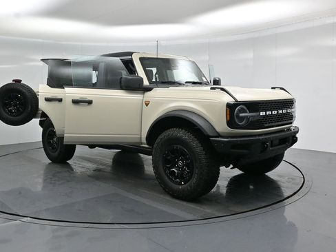 New 2026 Ford Bronco Badlands image 32