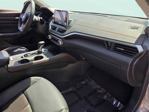 Used 2022 Nissan Altima 2.5 SR AWD/4WD image 18