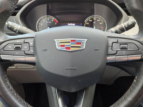 Used 2023 Cadillac XT4 Luxury w/ Cold Weather Package FWD image 15