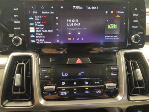 Used 2023 Kia Sorento EX AWD/4WD image 25