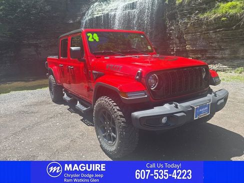 Used 2024 Jeep Gladiator Sport AWD/4WD image 1