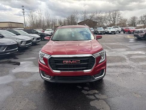 Used 2023 GMC Terrain SLE w/ Driver Convenience Package image 3