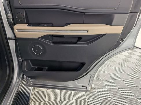 Used 2024 Ford Expedition Limited image 36