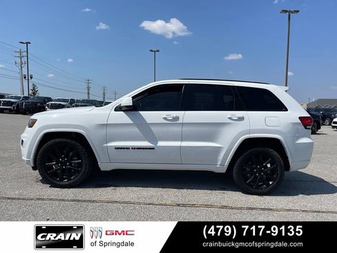 Used 2021 Jeep Grand Cherokee Laredo X AWD/4WD image 4