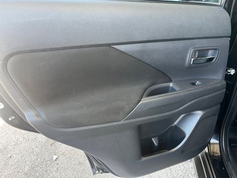 Used 2015 Mitsubishi Outlander ES FWD image 16