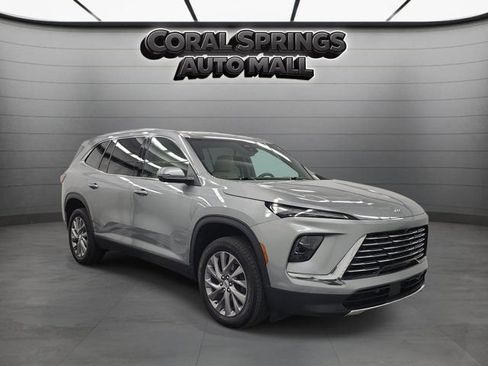 Used 2025 Buick Enclave Preferred FWD image 1