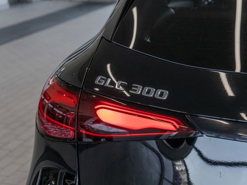 Used 2023 Mercedes-Benz GLC 300 image 24