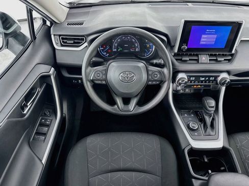 Used 2025 Toyota RAV4 XLE AWD/4WD image 27