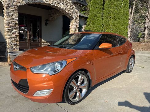 Used 2012 Hyundai Veloster w/ Style Pkg FWD image 2