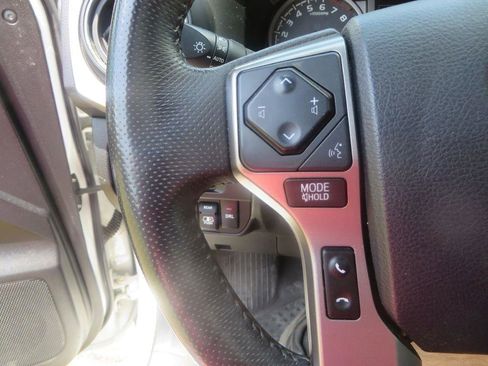 Used 2017 Toyota Tacoma Limited w/ Tow Package AWD/4WD image 13