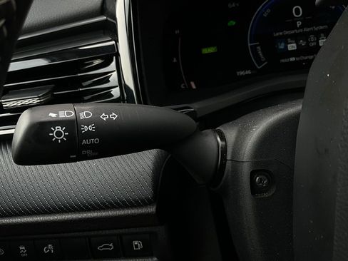 Used 2025 Toyota Camry SE image 37