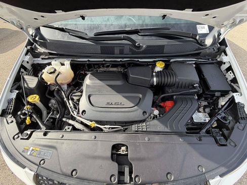 Used 2025 Chrysler Pacifica Limited FWD image 23