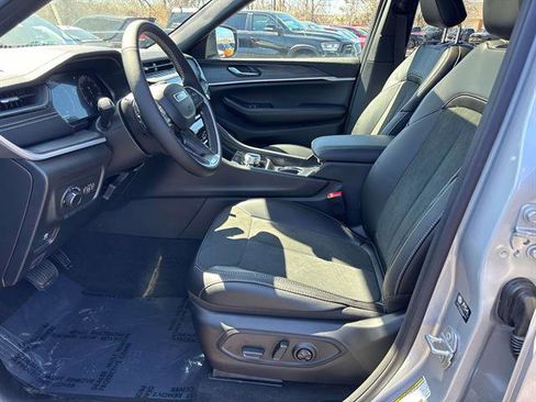 New 2026 Jeep Grand Cherokee Altitude image 6