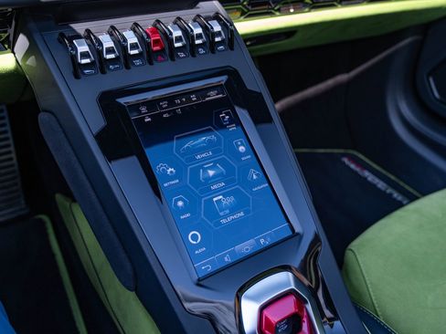 Used 2023 Lamborghini Huracan EVO image 22
