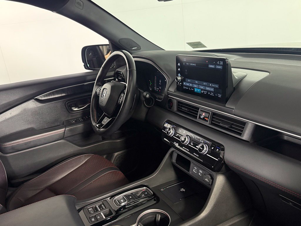 Used 2025 Honda Pilot Black Edition image 31
