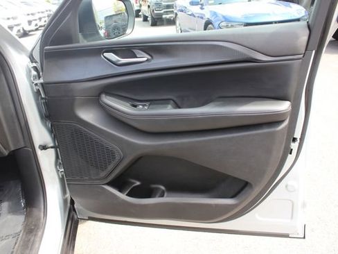 Used 2023 Jeep Grand Cherokee L Laredo AWD/4WD image 31