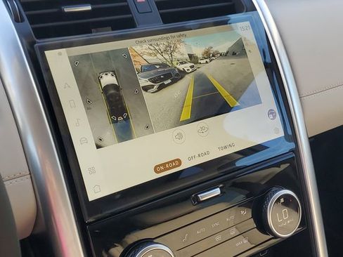 Certified 2025 Land Rover Discovery S AWD/4WD image 29