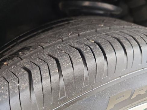 Used 2023 Buick Envision Essence image 27