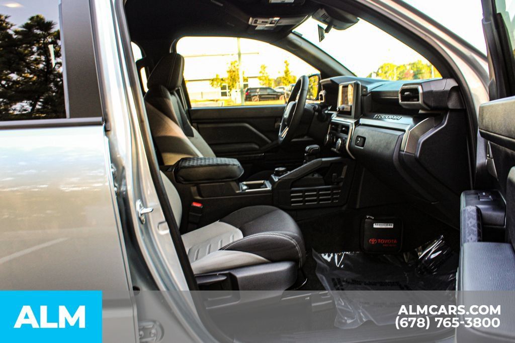 Used 2025 Toyota Tacoma TRD Off-Road AWD/4WD image 20
