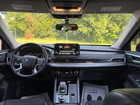 Used 2022 Mitsubishi Outlander SE FWD image 15