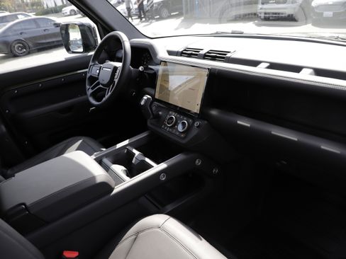 New 2026 Land Rover Defender 110 X-Dynamic SE image 12