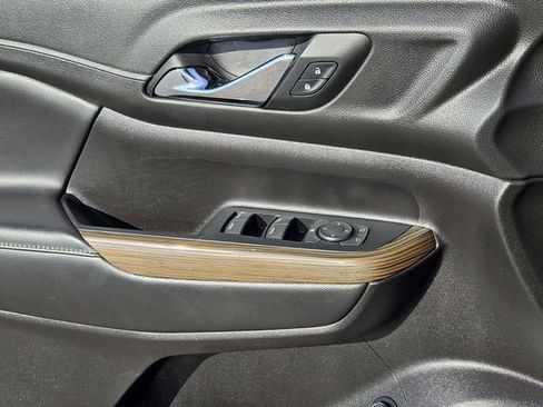 Used 2023 GMC Acadia SLE w/ Driver Convenience Package image 22